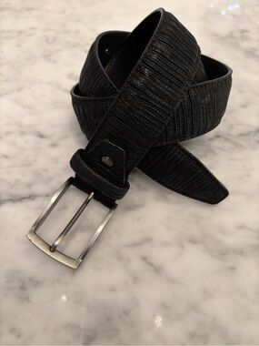 Mens black leather belt with great texture and silver buckle size 34”